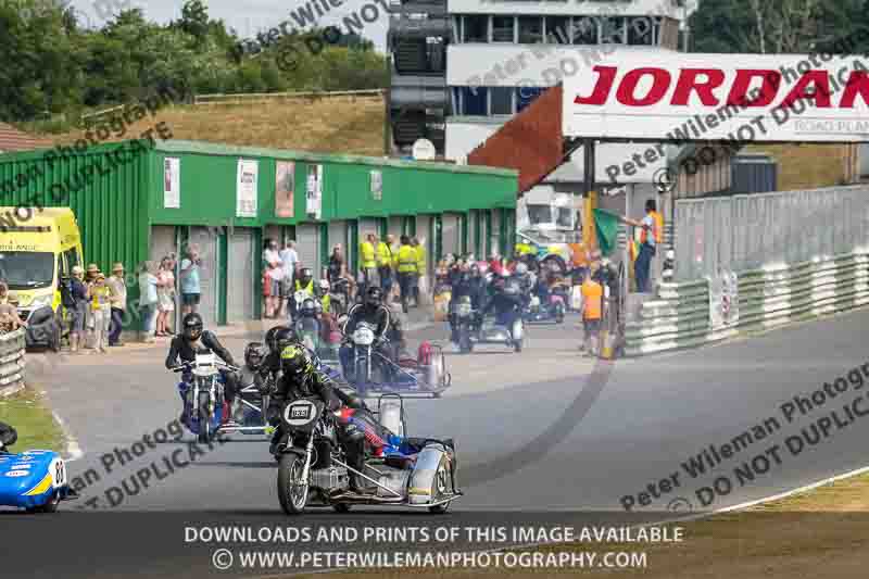 Vintage motorcycle club;eventdigitalimages;mallory park;mallory park trackday photographs;no limits trackdays;peter wileman photography;trackday digital images;trackday photos;vmcc festival 1000 bikes photographs